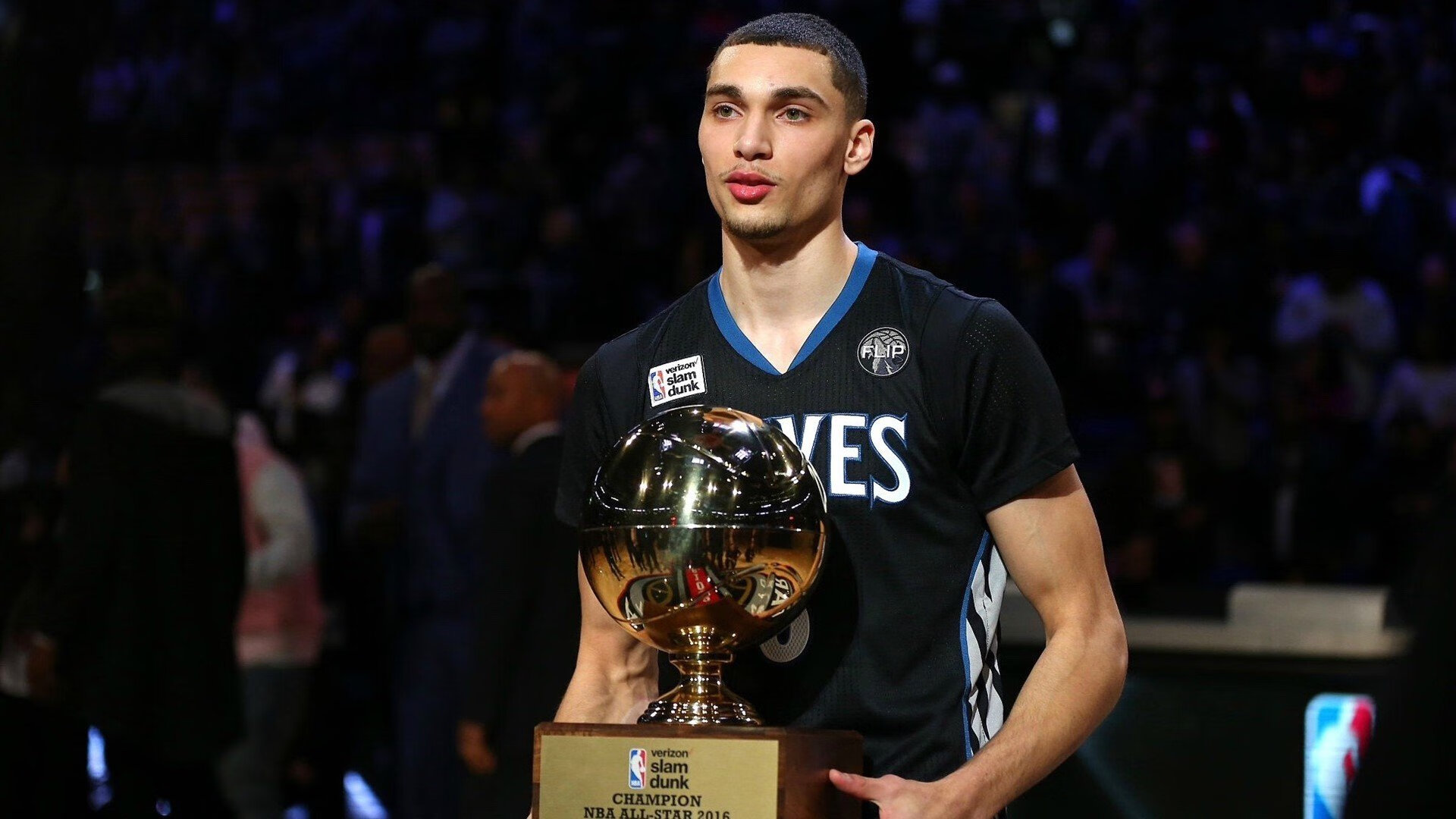 星空体育官网-法网转会风云：费内巴切盯上锋线强援，王曼昱或成交易筹码  第2张