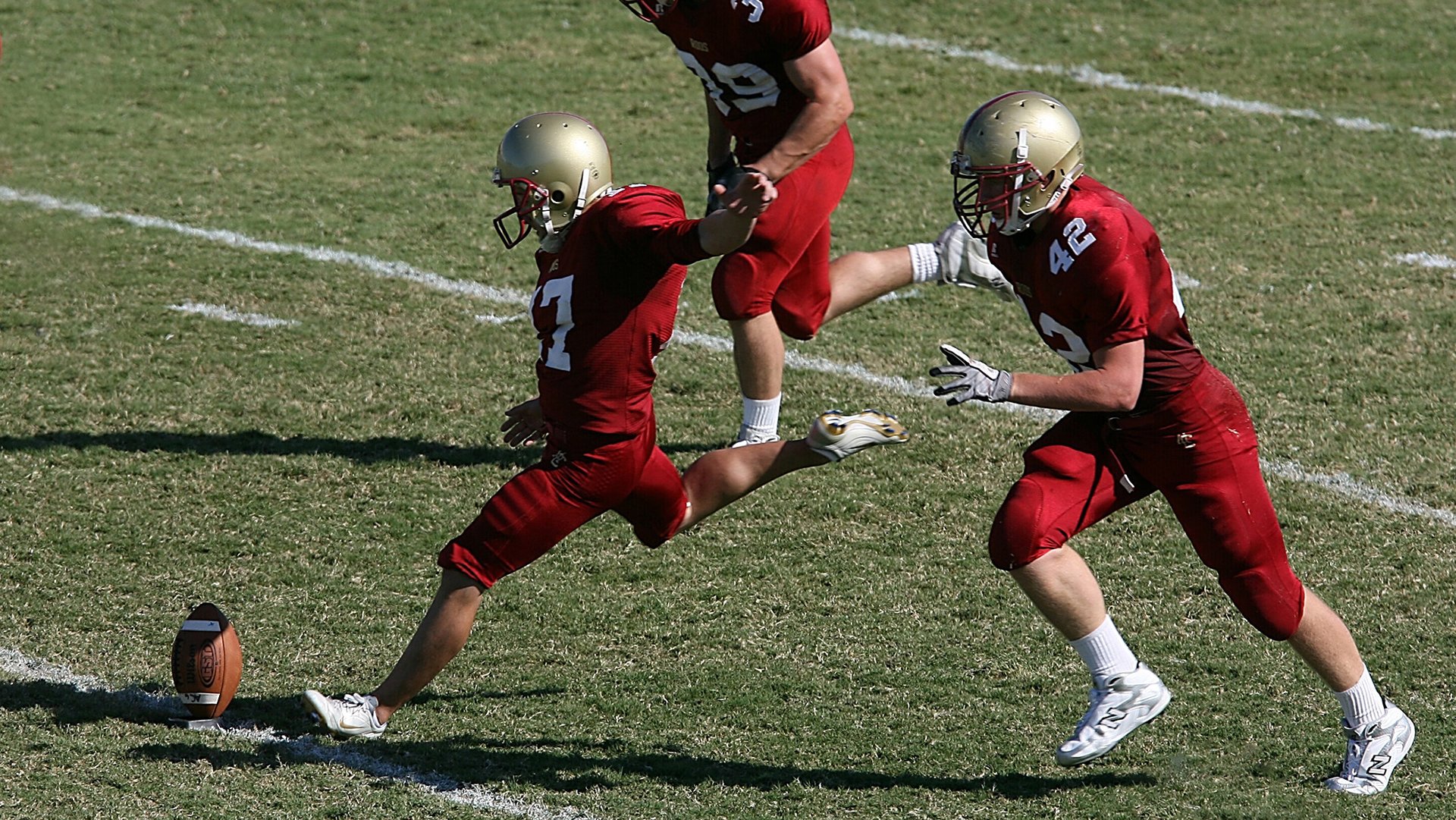 星空体育官网入口-温网次回合对决在即！巴黎圣日耳曼演练定位球，上海海港密集防守应对  第2张